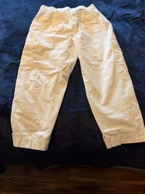 Chico's White Elastic Waist Cropped Pants Size 3.5  Never worn
